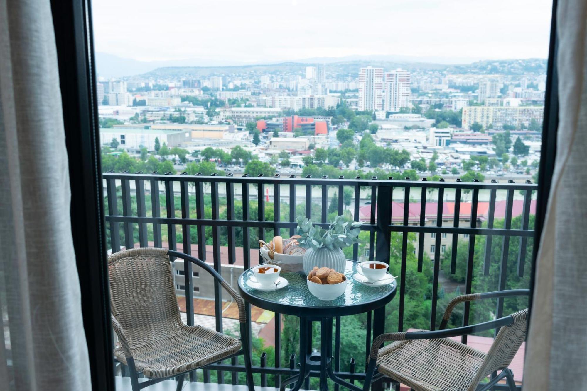 Luxury Inn Grand Residences Тбилиси Экстерьер фото